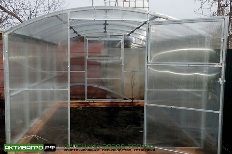 Прямостенные теплицы — Теплица "Ударница благодатная" 2.5 м — фото